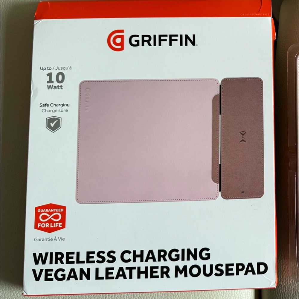 Griffin Griffin Wireless Charging Vegan Leather Mousepad Pink